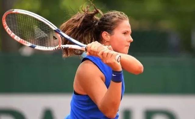 记者：巴萨昨日队内赛中，小将乌奈-埃尔南德斯完成帽子戏法