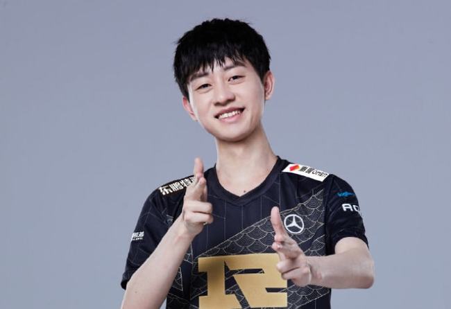 低调引援却 低调引援却