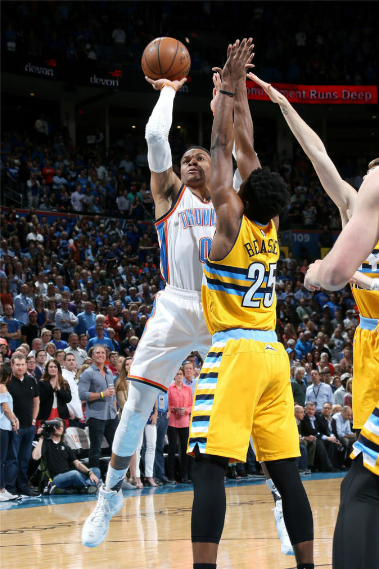 长传划过球 长传划过球