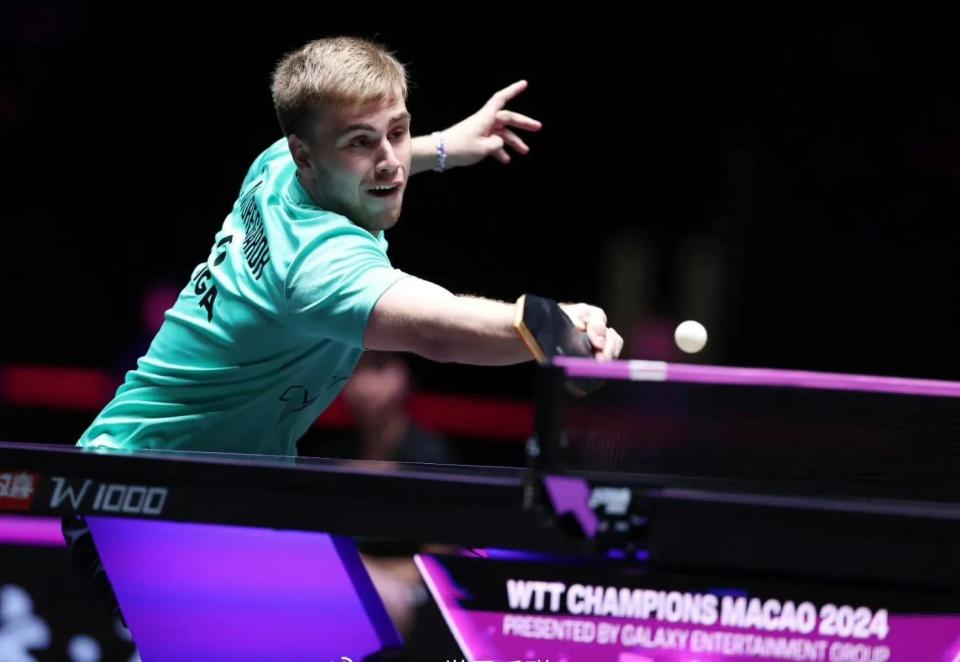 凭借坚定的 凭借坚定的